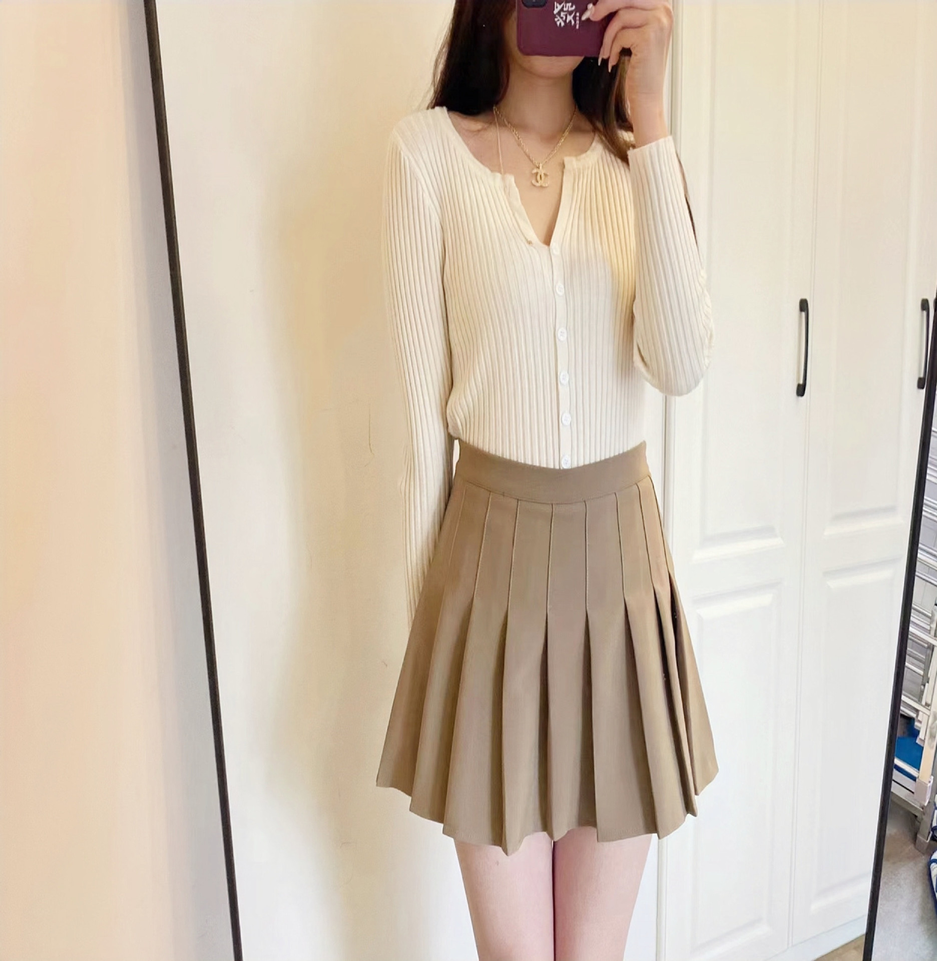 Womens Pleated Short Skirt High Waist a Word Anti Light and Thin