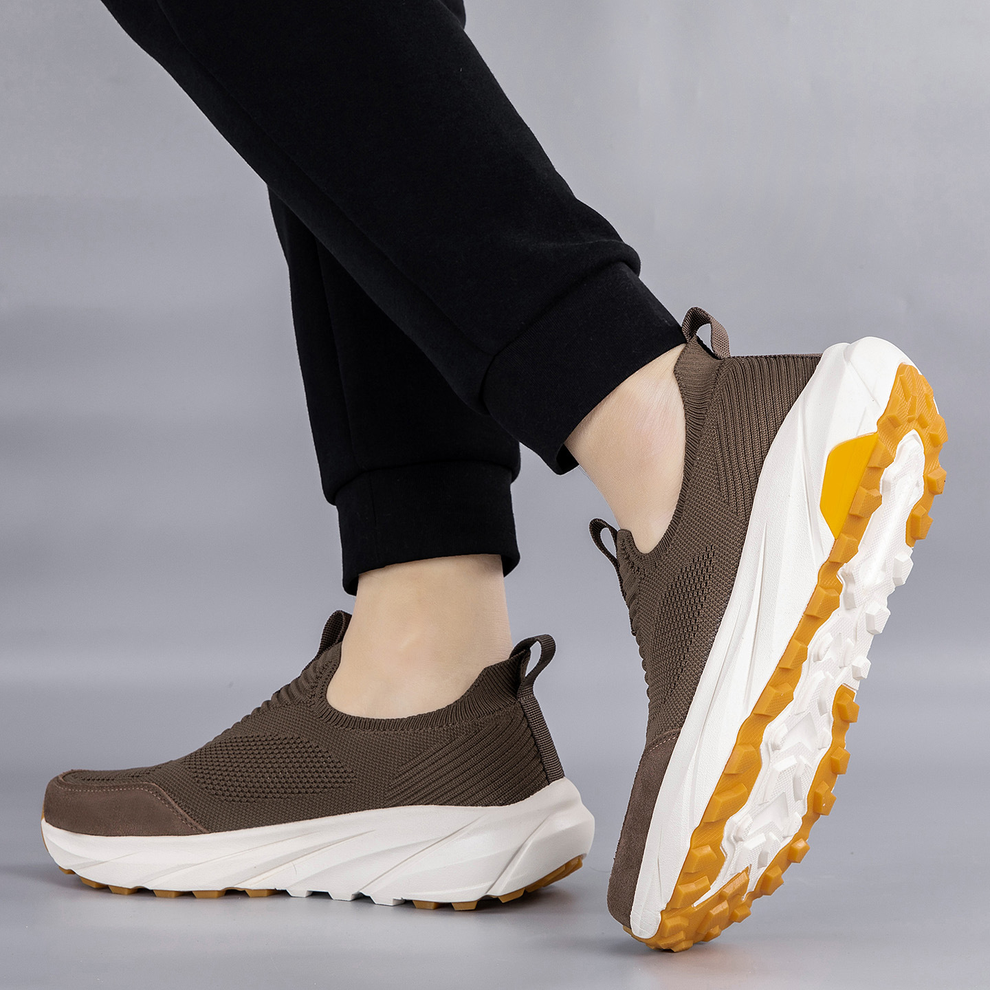 Men's Breathable Mesh Walking Shoes Lightweight Slip-On Casual Sneakers