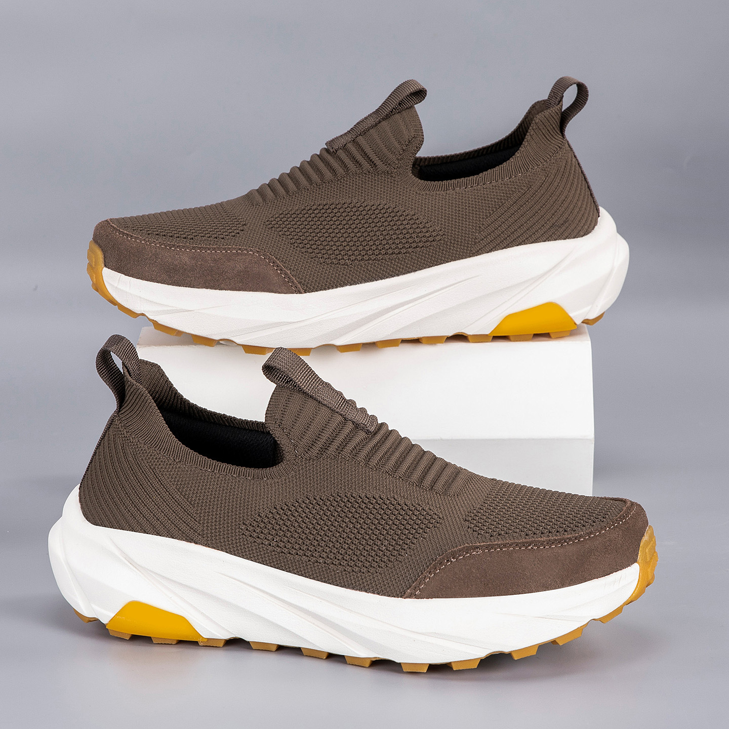 Men's Breathable Mesh Walking Shoes Lightweight Slip-On Casual Sneakers