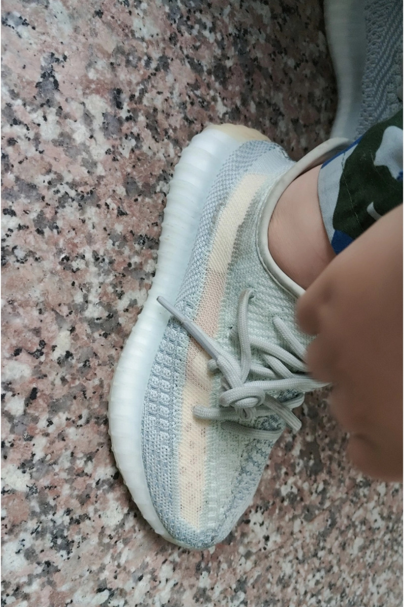 Baiyi Yeezy 350 Running Shoes for Men Women, Breathable Mesh Low-Top Sneakers