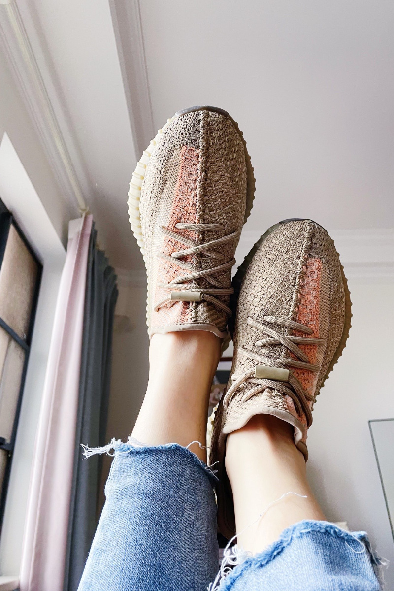 Baiyi Yeezy 350 Running Shoes for Men Women, Breathable Mesh Low-Top Sneakers