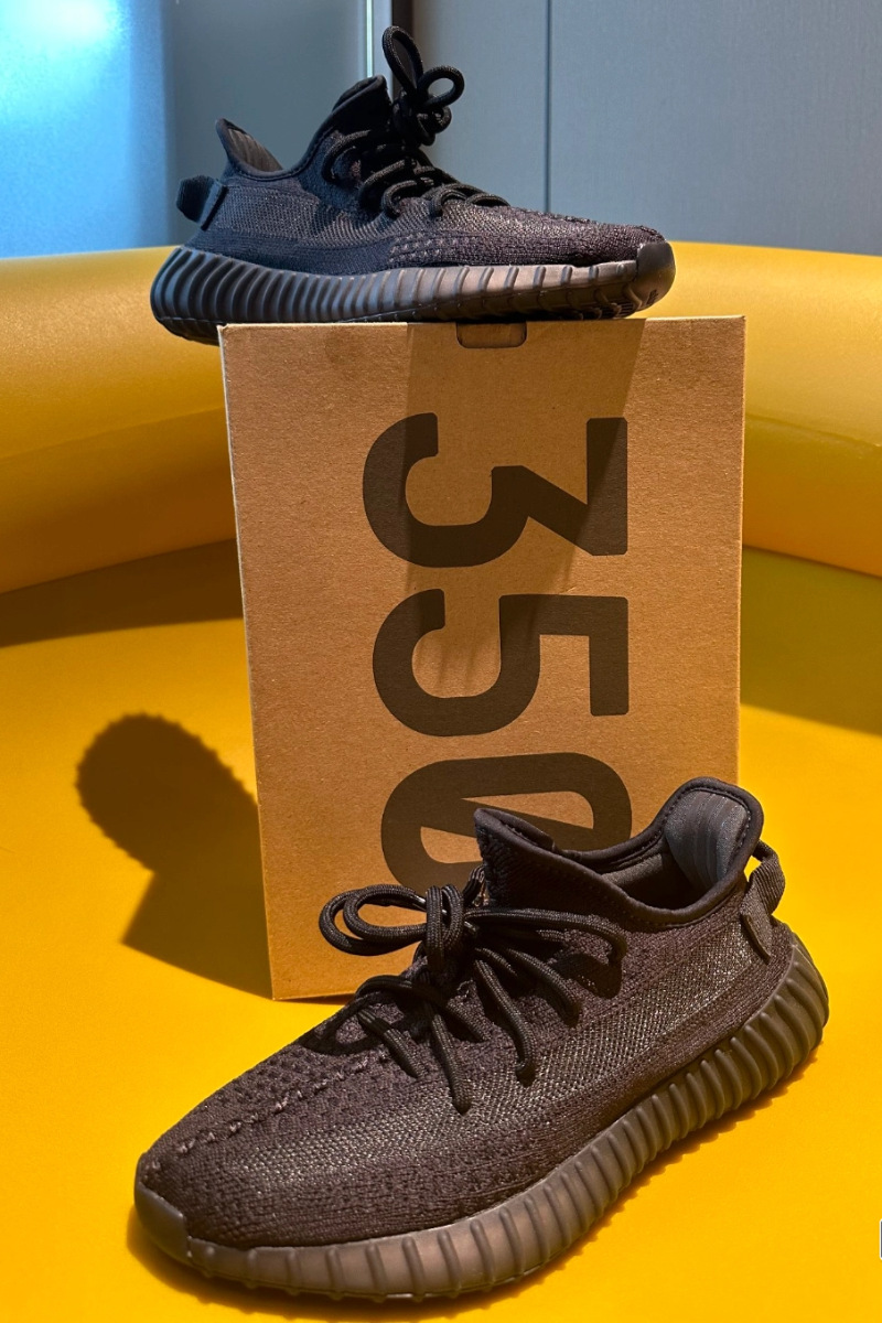 Baiyi Yeezy 350 Running Shoes for Men Women, Breathable Mesh Low-Top Sneakers