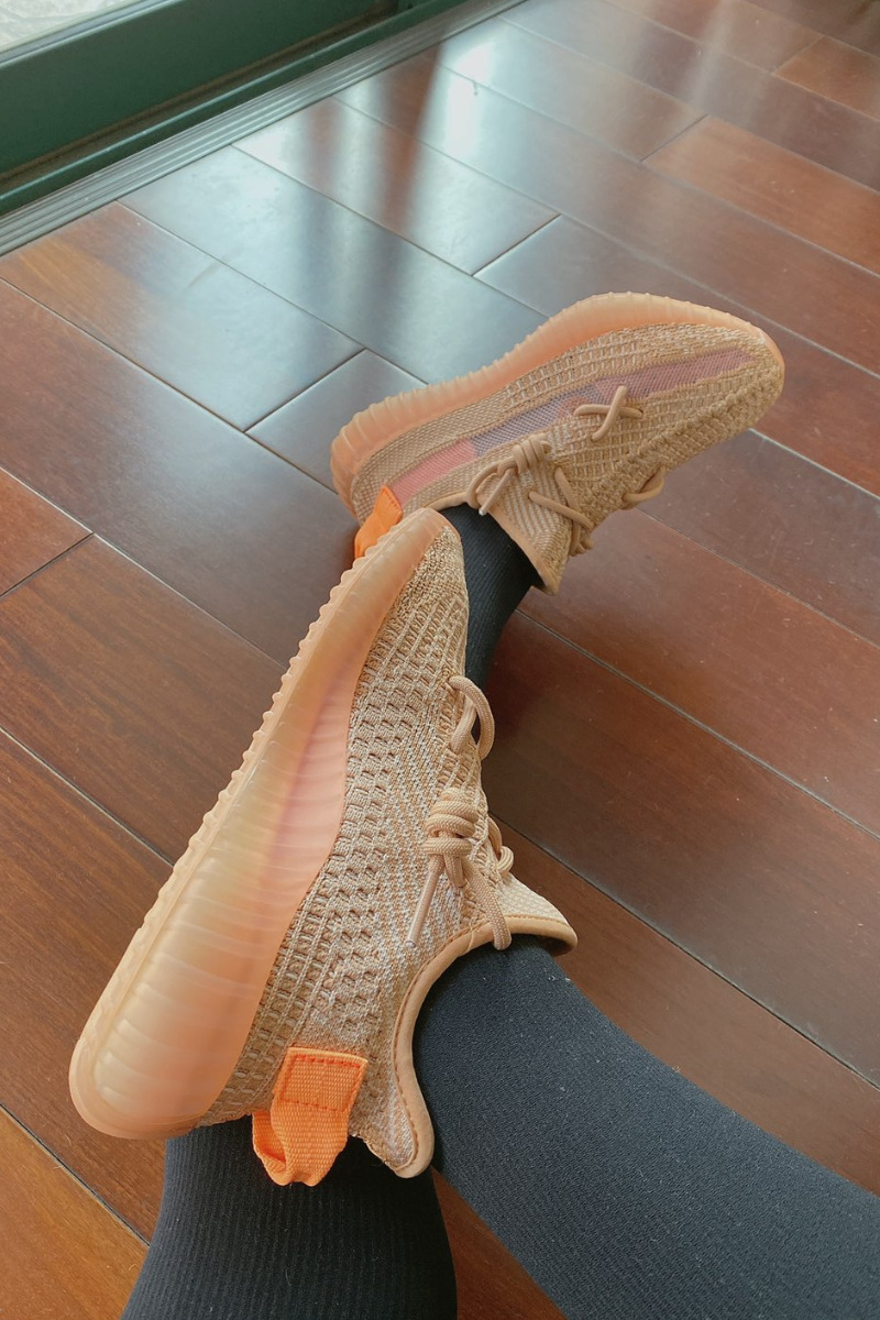 Baiyi Yeezy 350 Running Shoes for Men Women, Breathable Mesh Low-Top Sneakers
