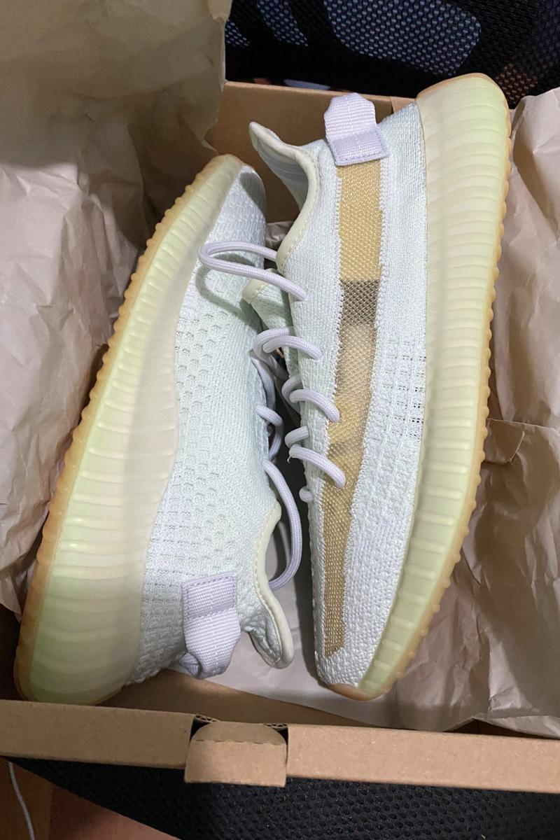 Baiyi Yeezy 350 Running Shoes for Men Women, Breathable Mesh Low-Top Sneakers
