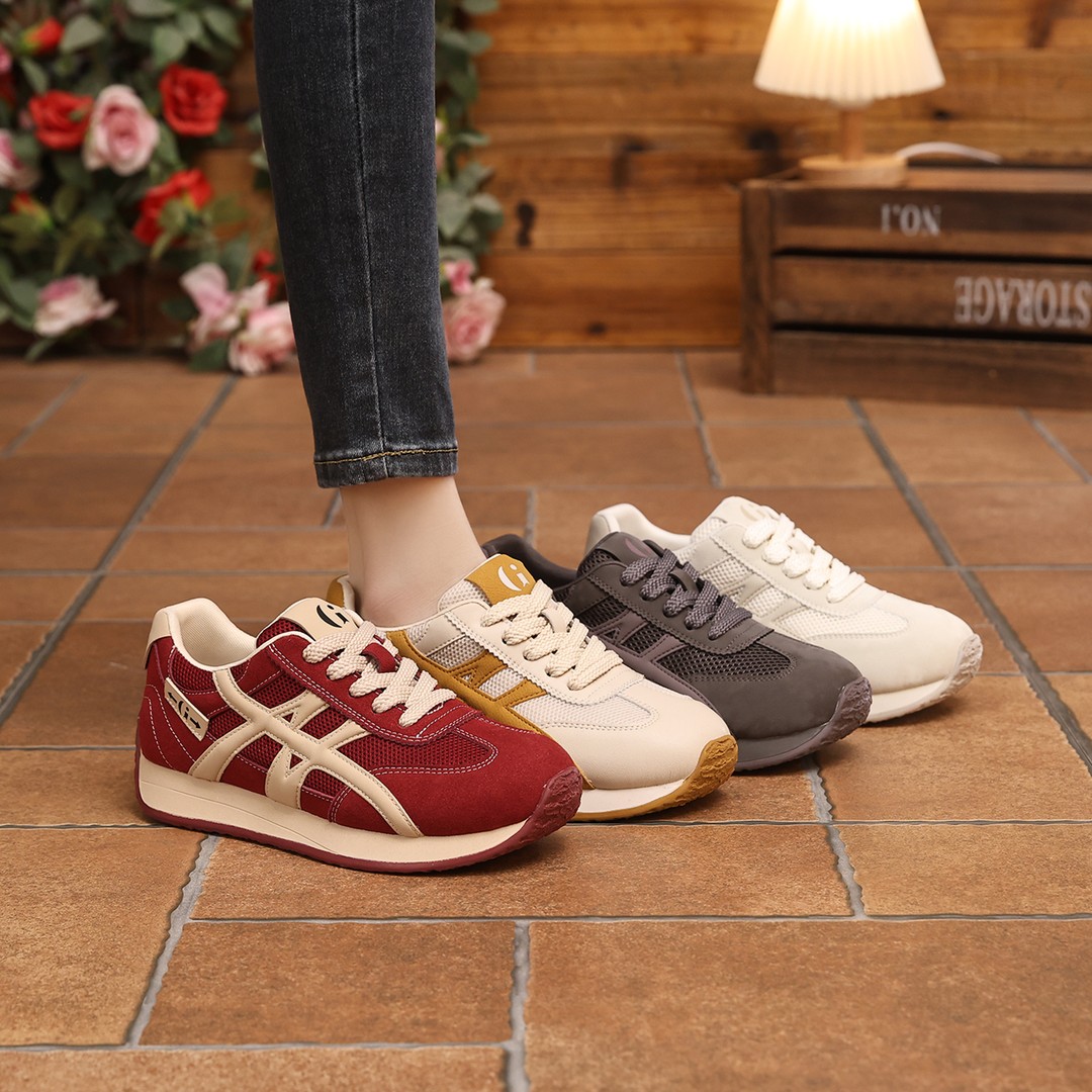 Women's Casual Sneakers Low Top Lace Up Faux Leather Flat Shoes for Daily Wear