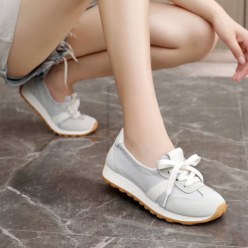 Women Breathable Low Top Sneakers, Round Toe Lace Up Casual Shoes with Thick Sole