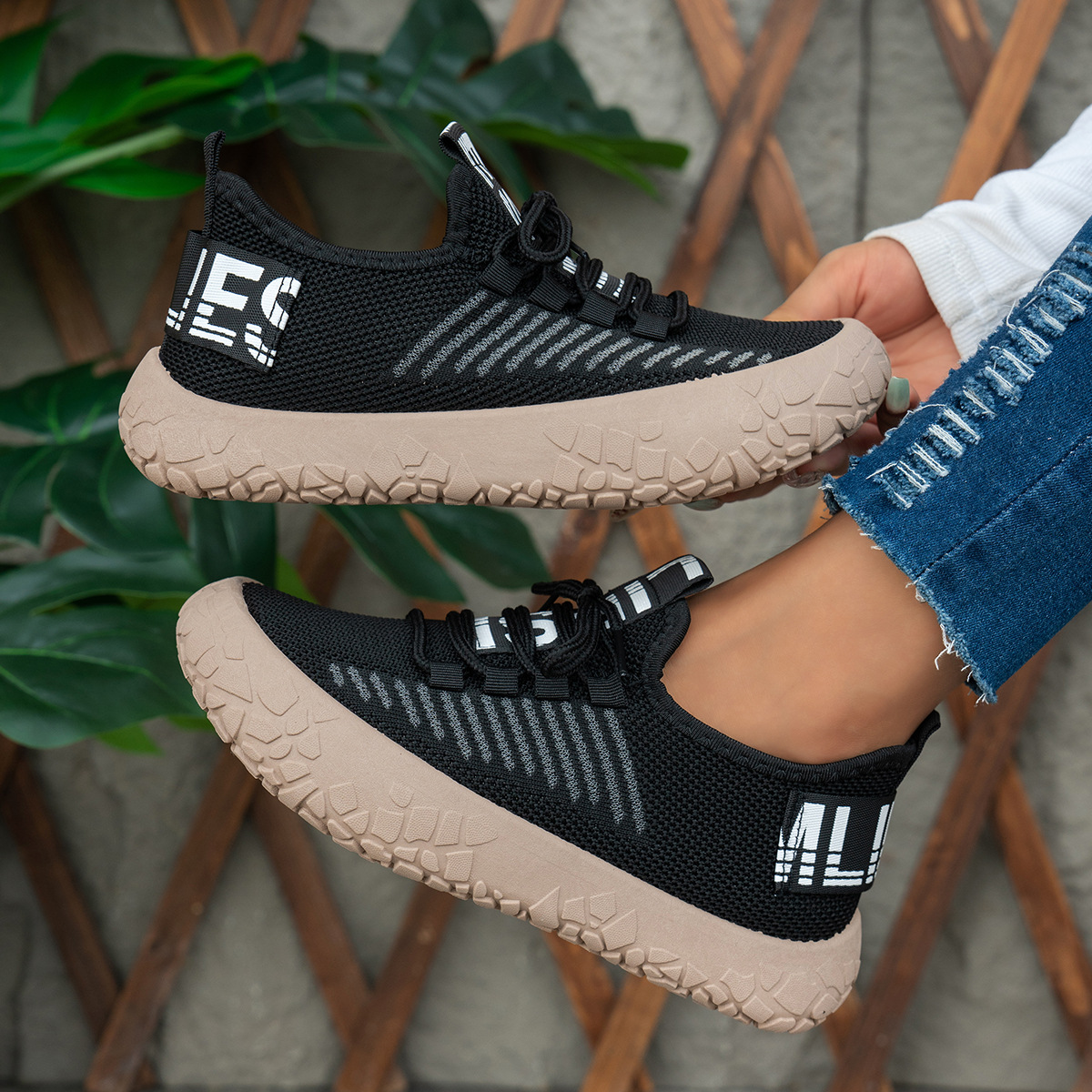 Women's Breathable Flyknit Walking Shoes with 5cm Platform Heel, Soft Cushion Casual Sneakers