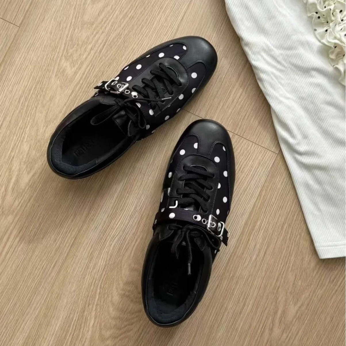 Women's Leather Low Top Sneakers with Polka Dot Pattern, Round Toe Casual Shoes