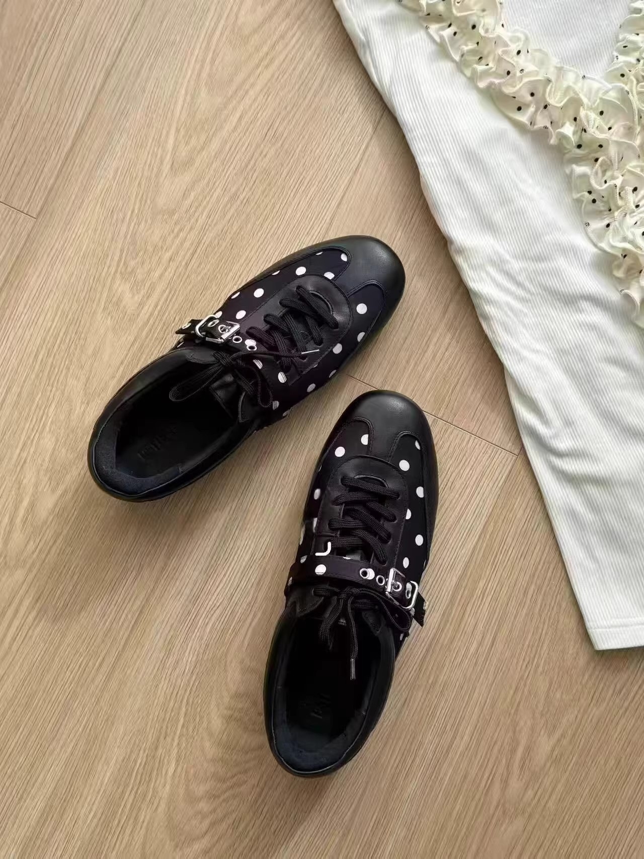Women's Leather Low Top Sneakers with Polka Dot Pattern, Round Toe Casual Shoes