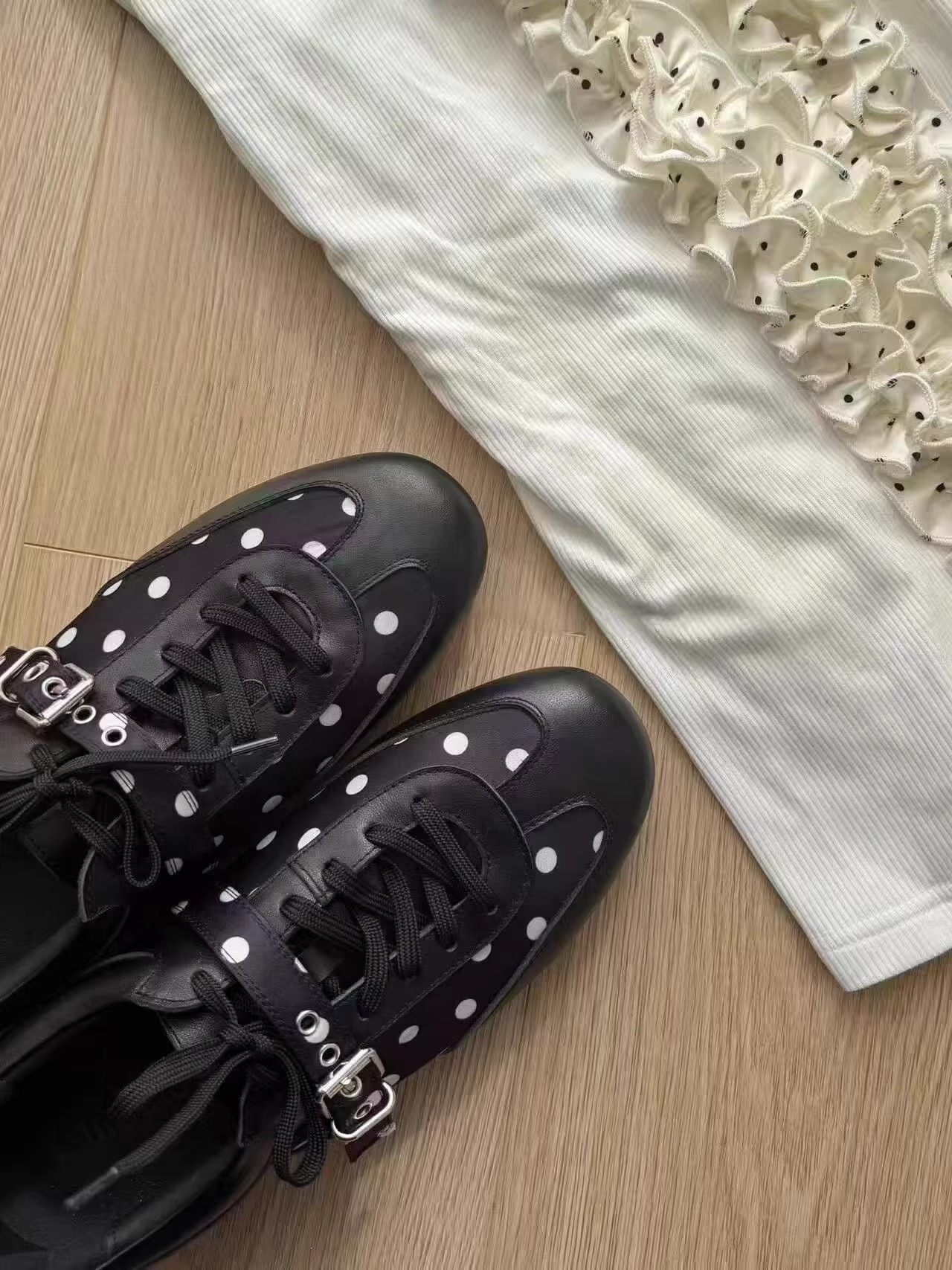 Women's Leather Low Top Sneakers with Polka Dot Pattern, Round Toe Casual Shoes