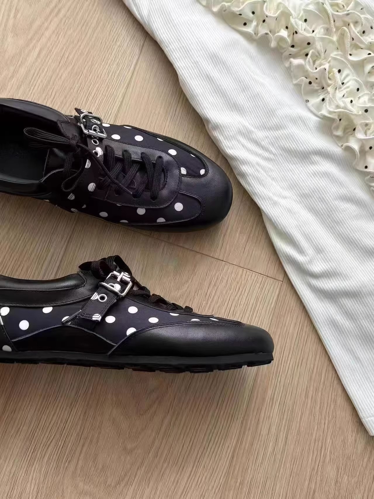 Women's Leather Low Top Sneakers with Polka Dot Pattern, Round Toe Casual Shoes