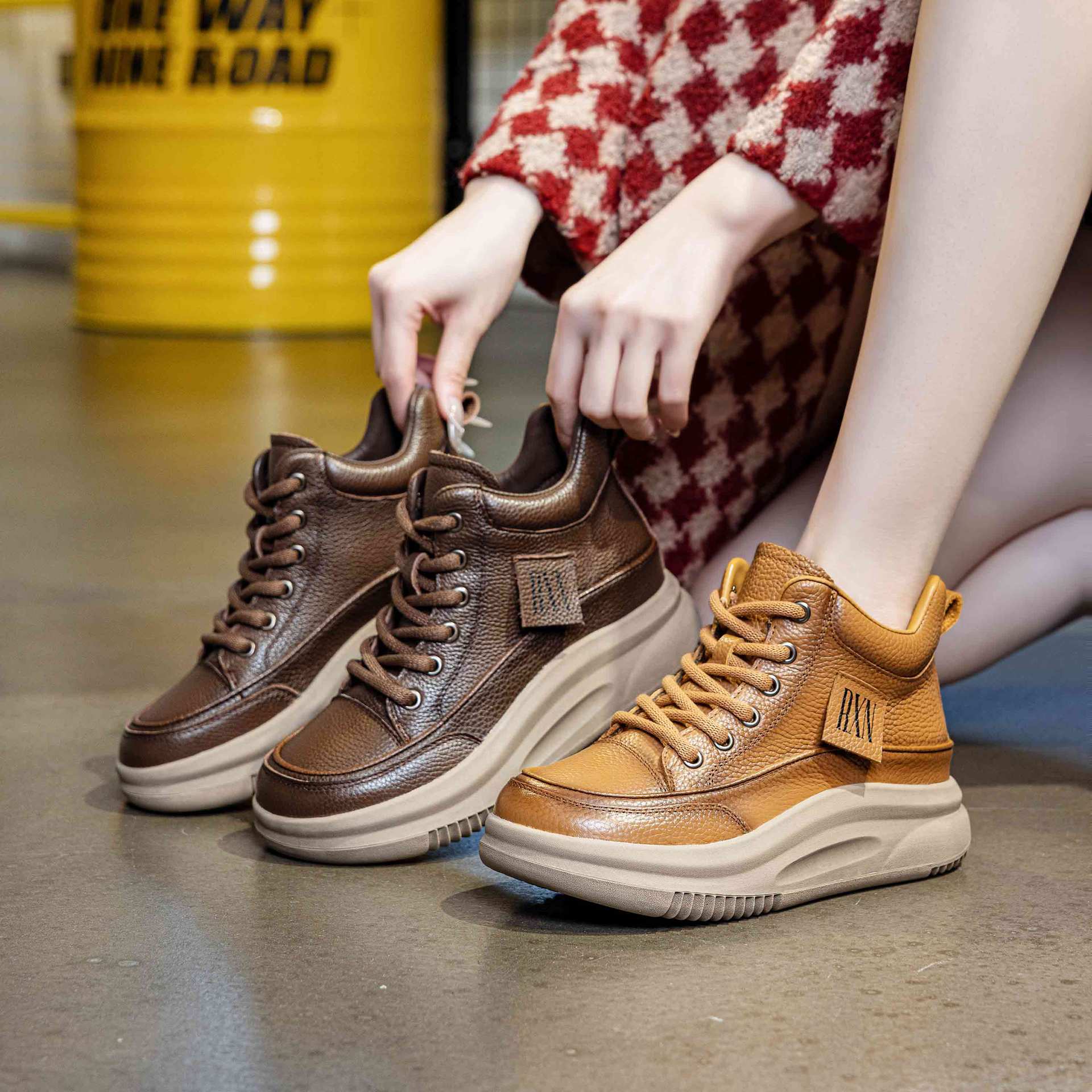 Women's Cowhide Leather High-Top Sneakers, Fleece-Lined Winter Ankle Boots, Retro Lace-Up Casual Shoes
