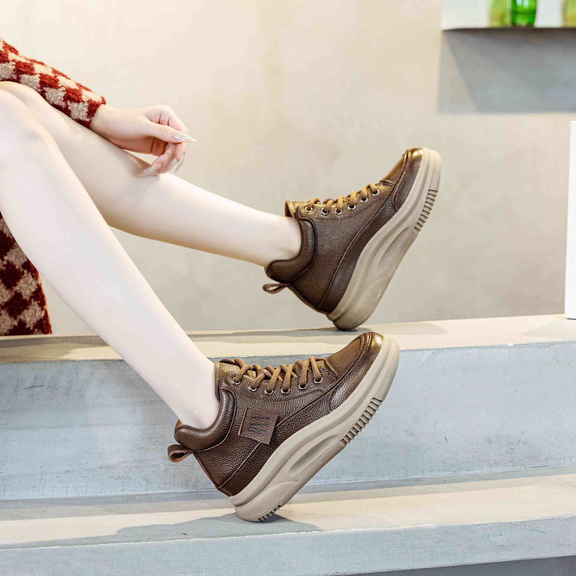 Women's Cowhide Leather High-Top Sneakers, Fleece-Lined Winter Ankle Boots, Retro Lace-Up Casual Shoes