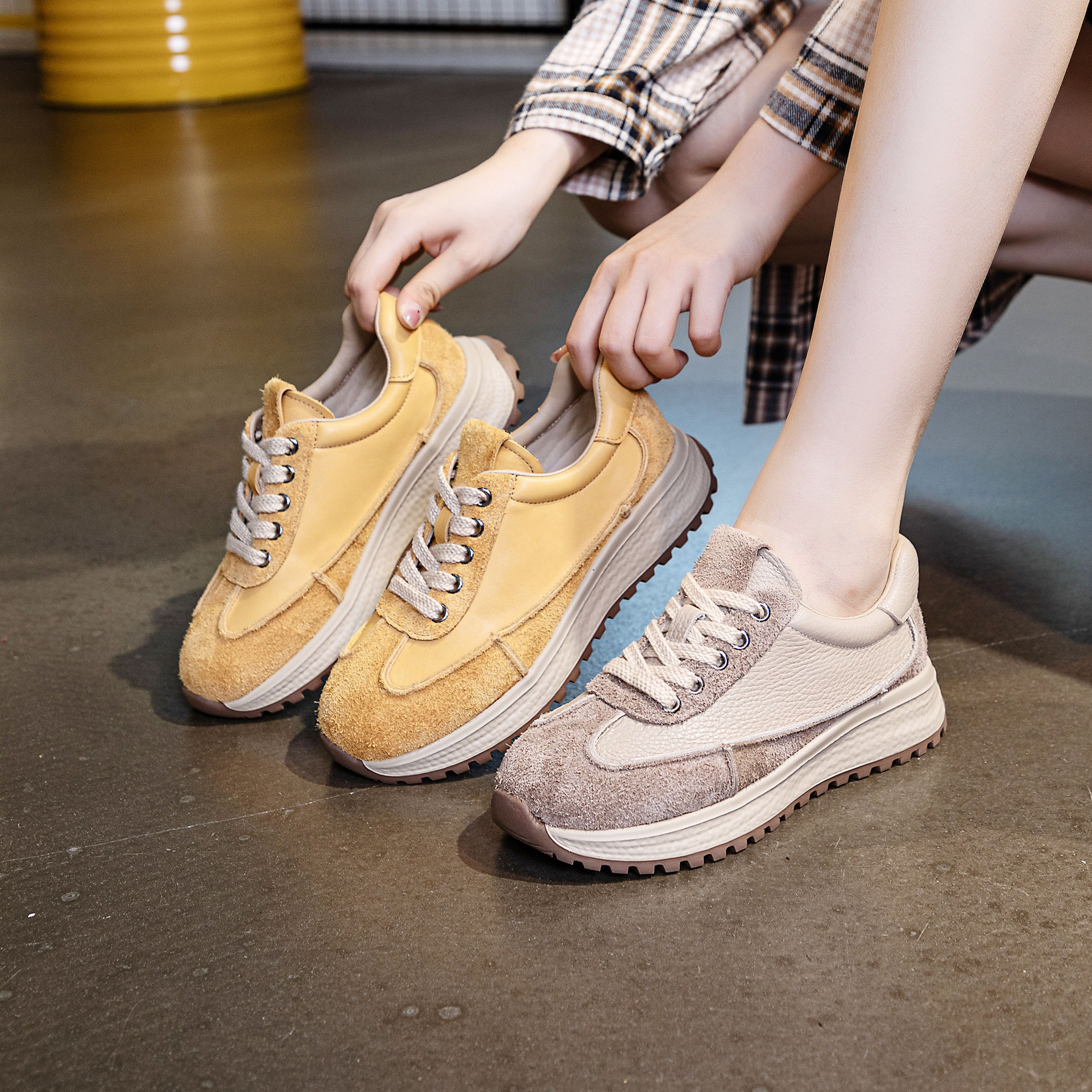 Women's Genuine Leather Retro Sneakers Low Top Lace Up Casual Shoes with Soft Sole