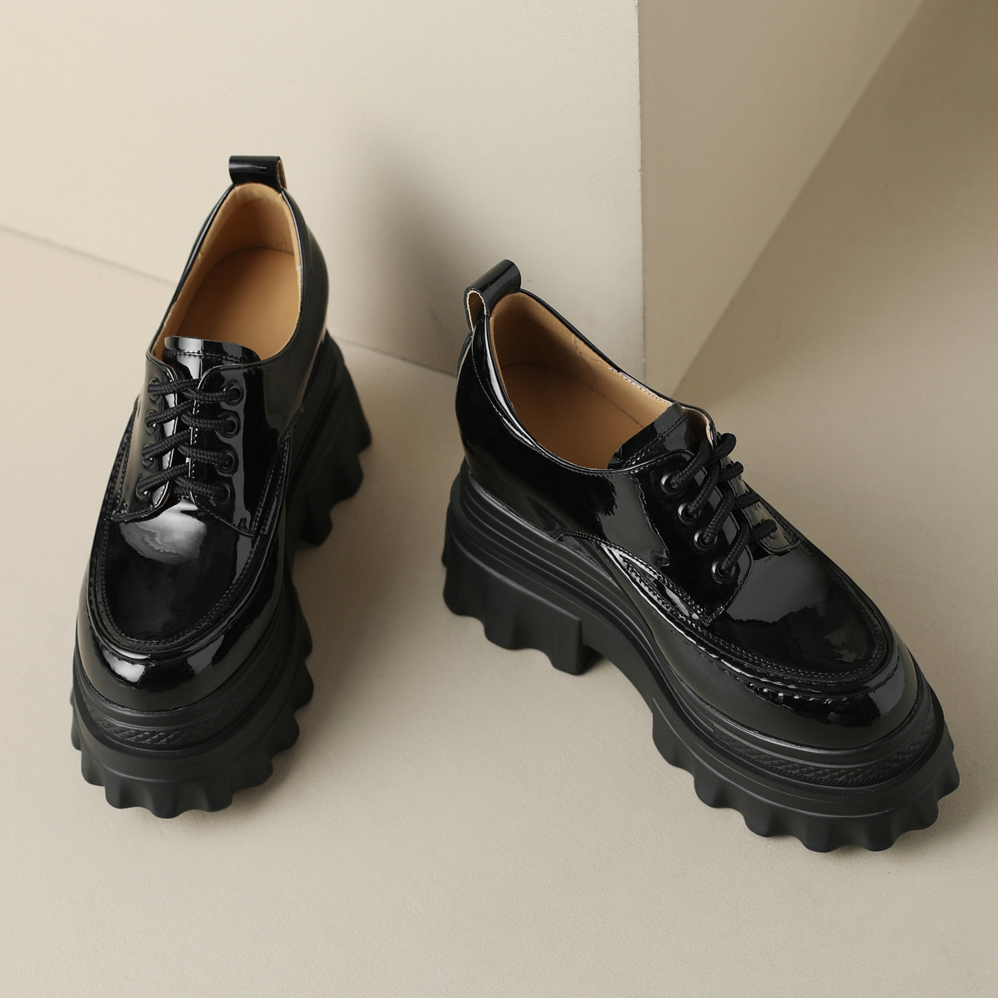 Women Platform Loafers Leather Slip-On Shoes with Buckle, Round Toe Low Top Casual Shoes