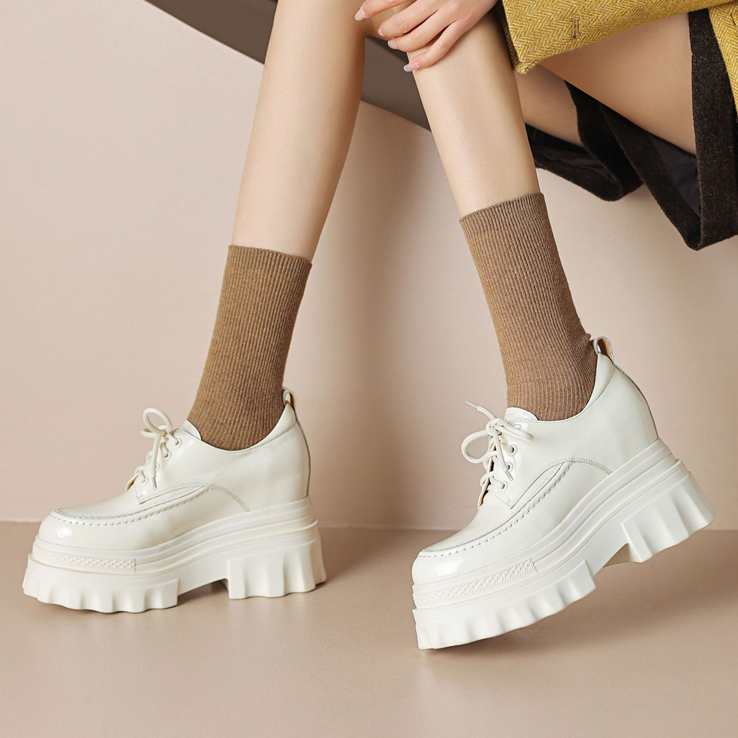 Women Platform Loafers Leather Slip-On Shoes with Buckle, Round Toe Low Top Casual Shoes