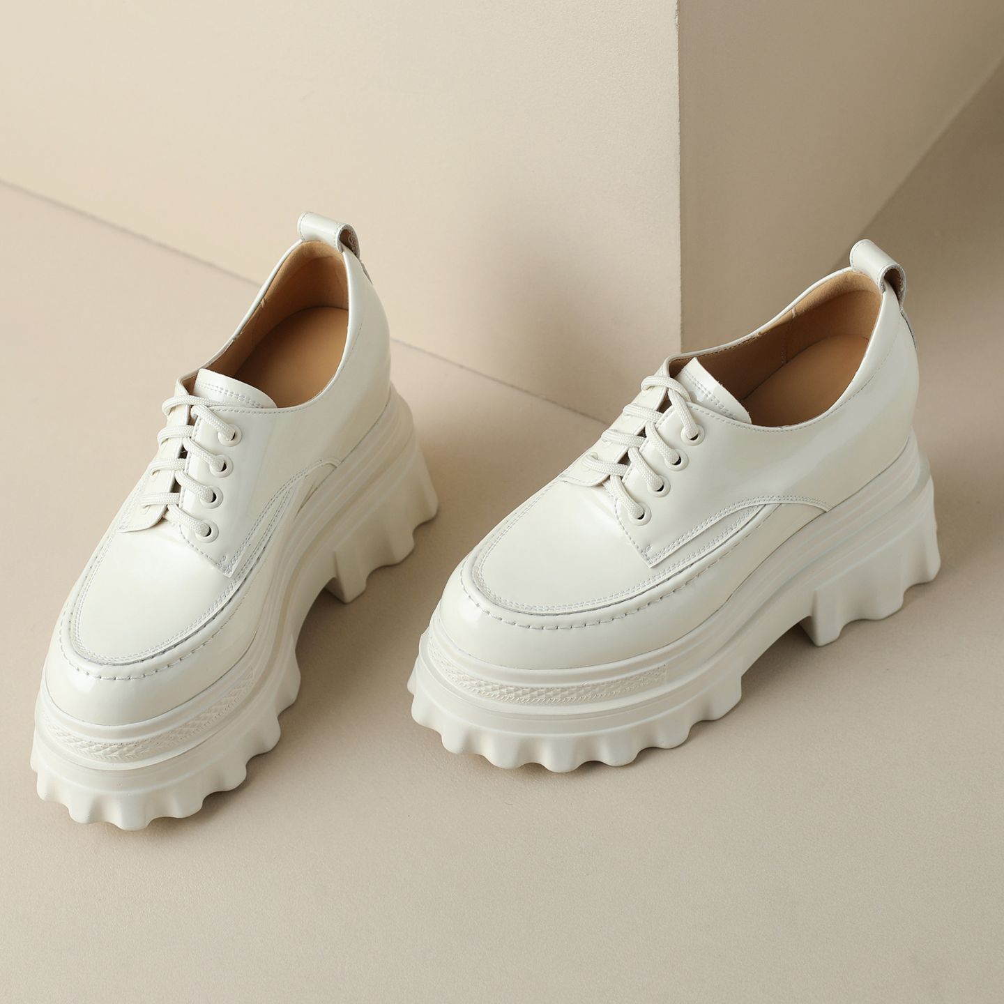 Women Platform Loafers Leather Slip-On Shoes with Buckle, Round Toe Low Top Casual Shoes