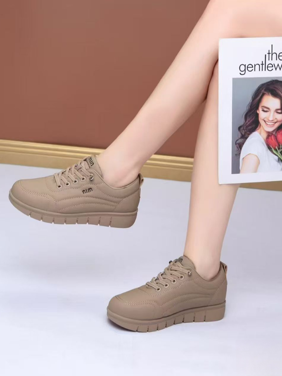 Women's Faux Leather Walking Shoes with Soft Sole and Anti-Slip Design for Fall and Winter