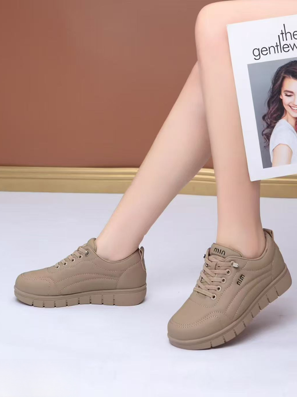 Women's Faux Leather Walking Shoes with Soft Sole and Anti-Slip Design for Fall and Winter