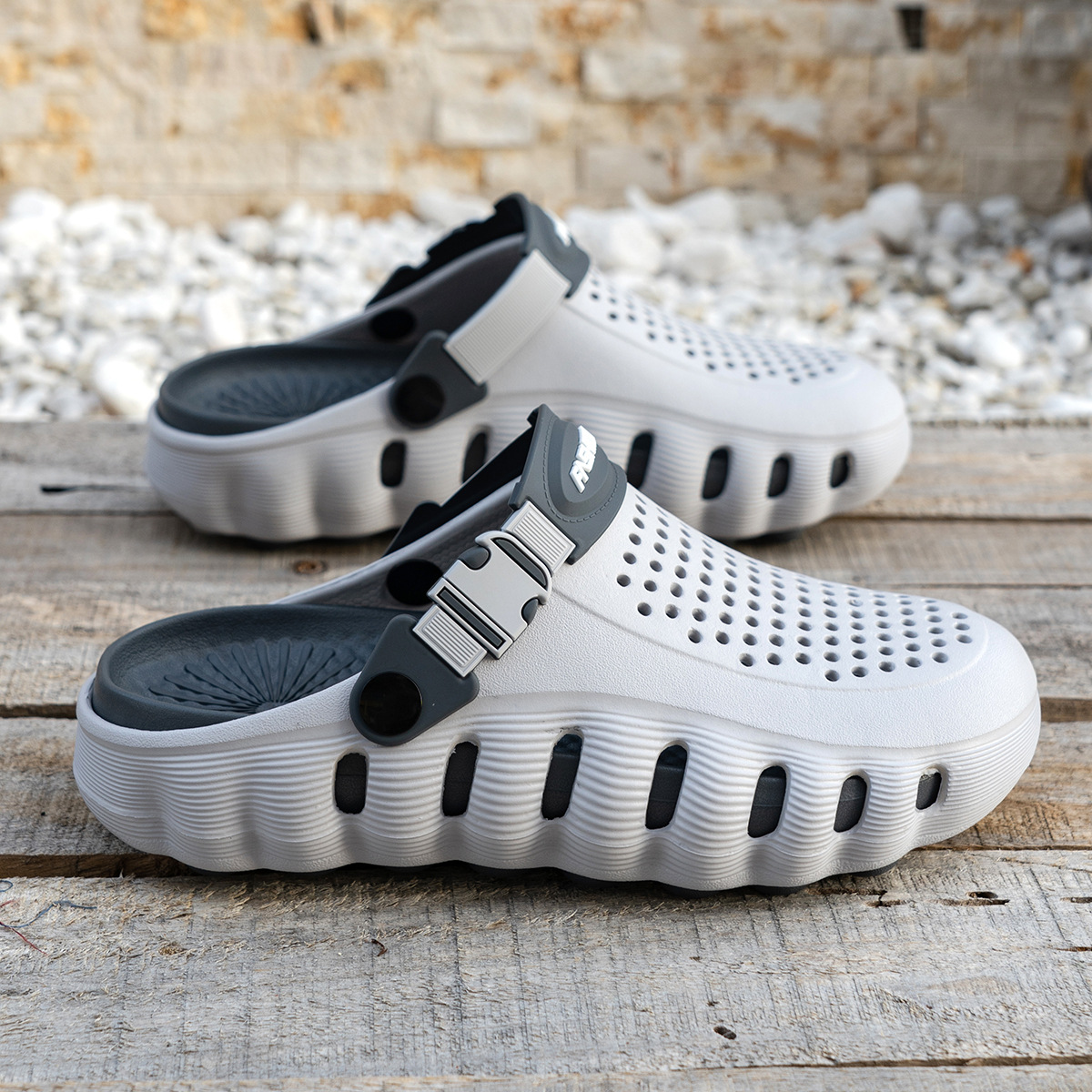 Men's EVA Clog Sandals Breathable Non-Slip Soft Sole Closed Toe Outdoor Beach Slippers
