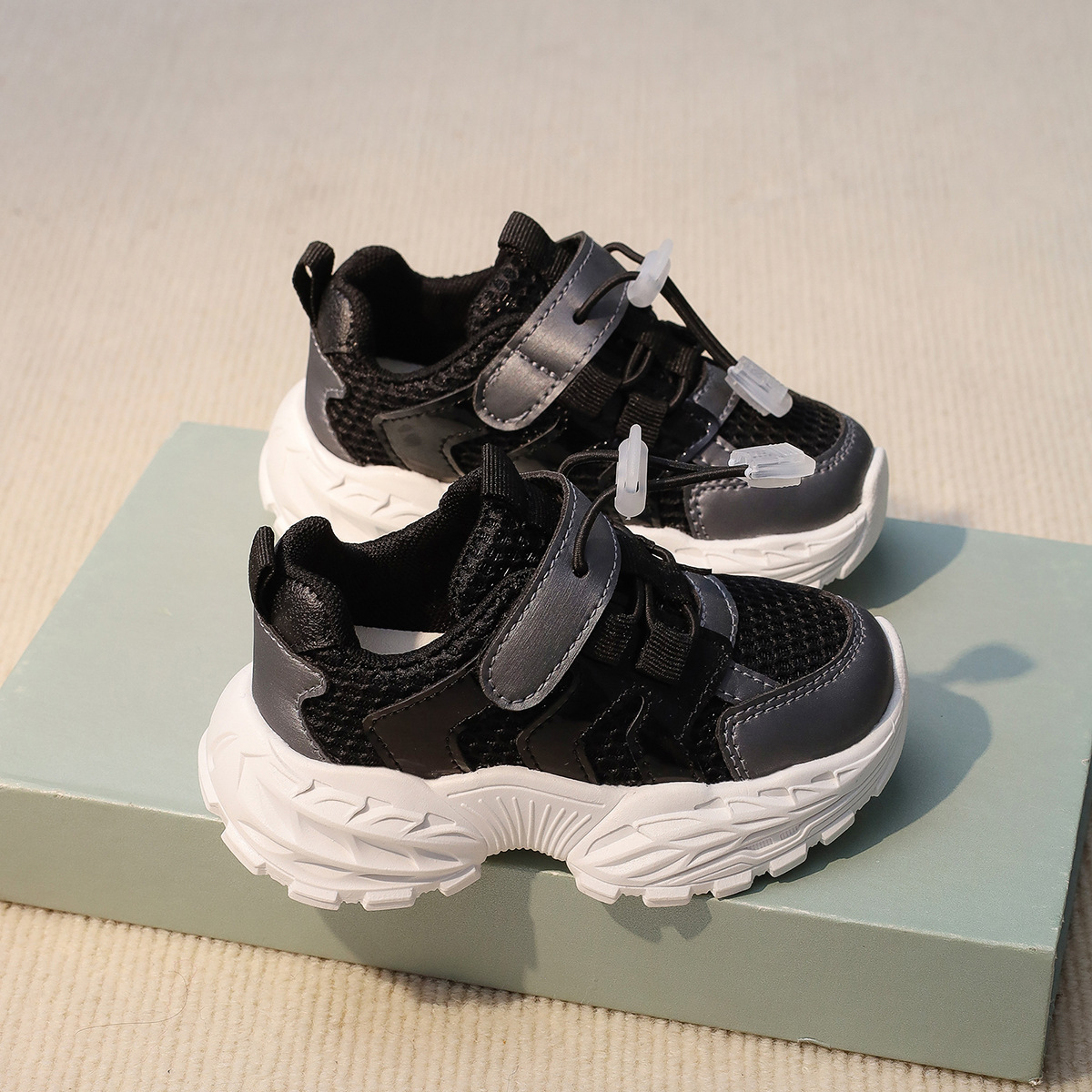 Kids Breathable Mesh Sneakers, Lightweight Non-Slip Casual Shoes for Toddlers and Children