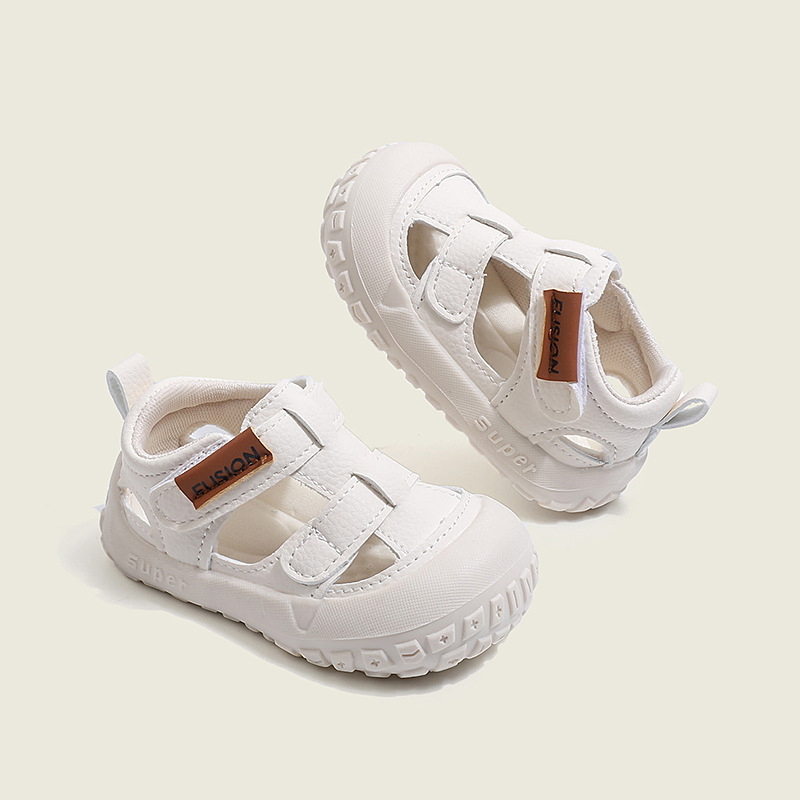 Breathable closed-toe sandals for kids, featuring a soft non-slip sole and hook-and-loop closure, suitable for toddler boys and girls in summer