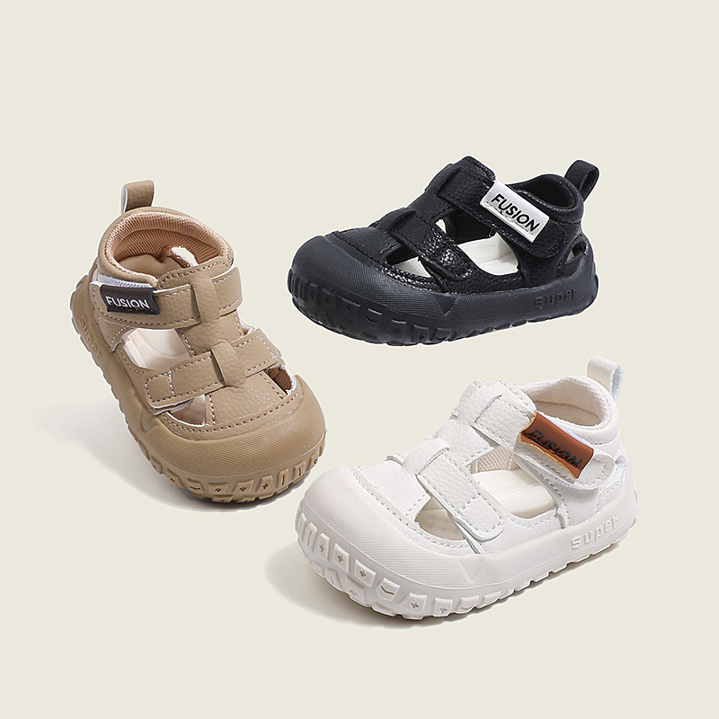 Breathable closed-toe sandals for kids, featuring a soft non-slip sole and hook-and-loop closure, suitable for toddler boys and girls in summer