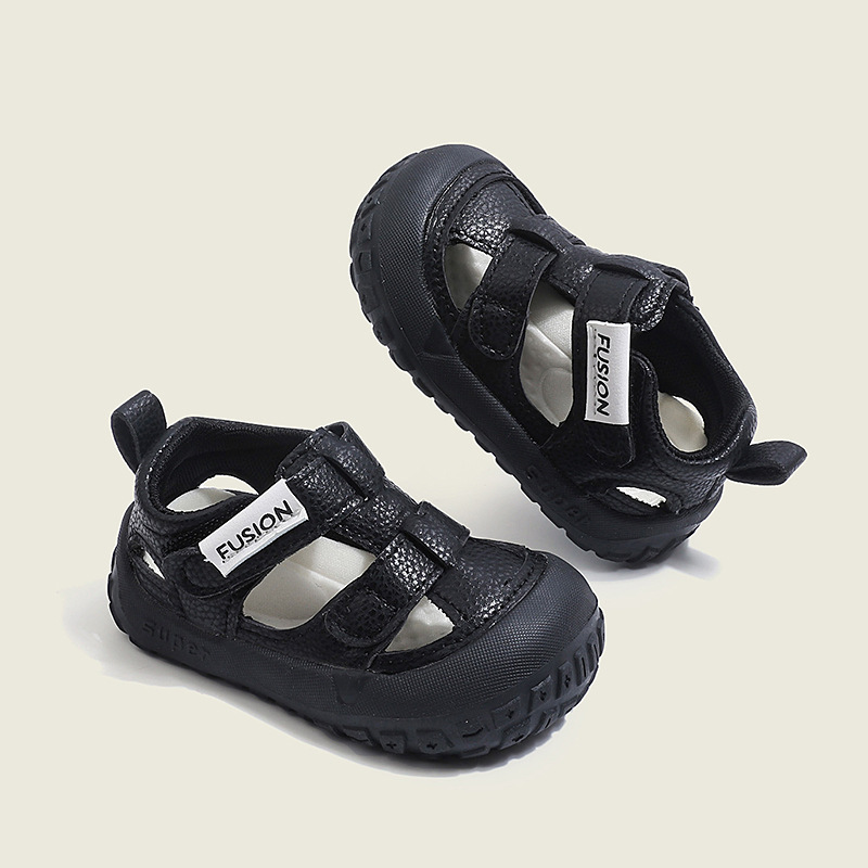 Breathable closed-toe sandals for kids, featuring a soft non-slip sole and hook-and-loop closure, suitable for toddler boys and girls in summer