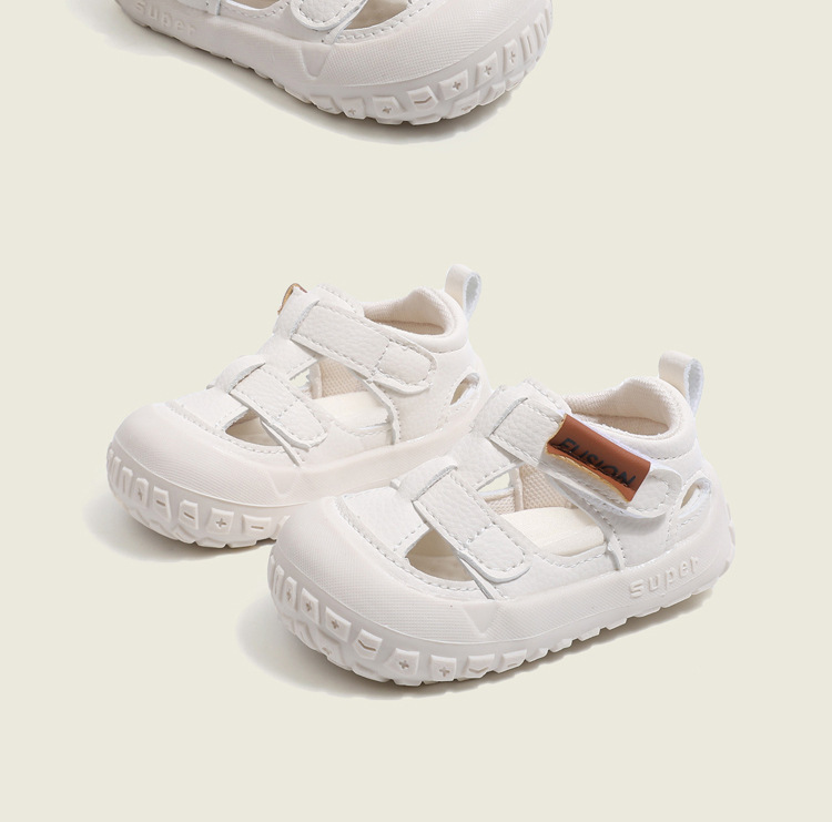 Breathable closed-toe sandals for kids, featuring a soft non-slip sole and hook-and-loop closure, suitable for toddler boys and girls in summer