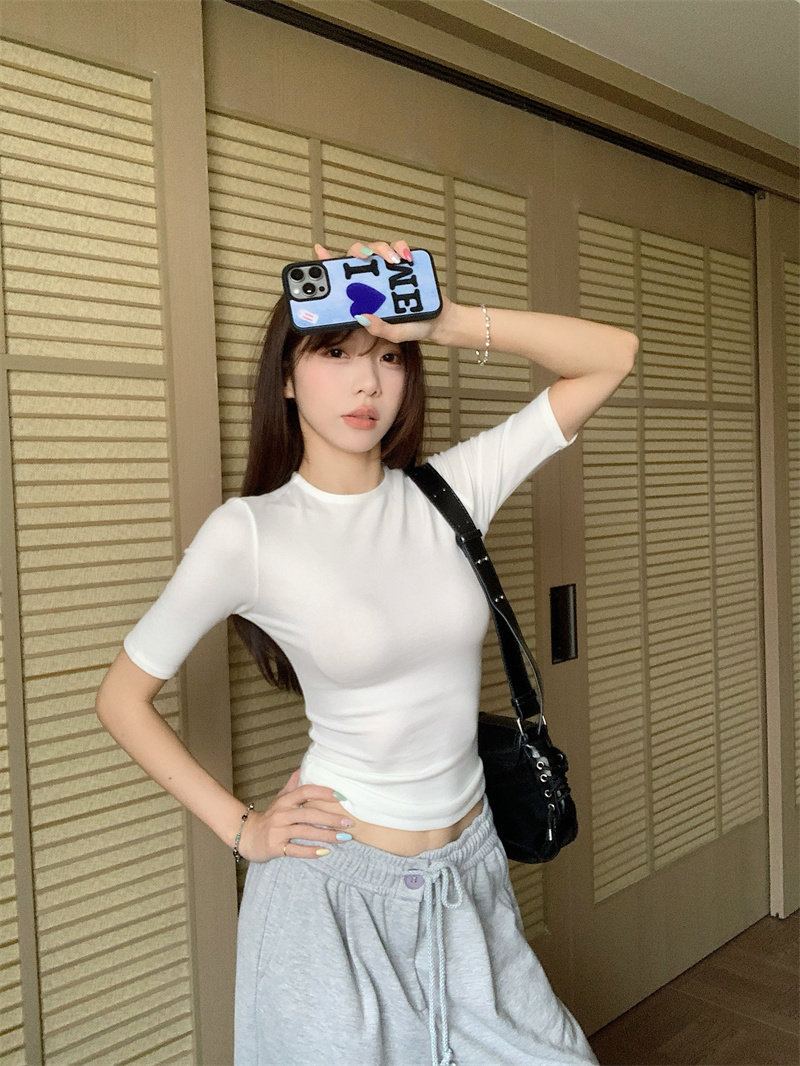 Women's Solid Color Round Neck Half Sleeve Slim Fit T-Shirt for Casual and Travel Use