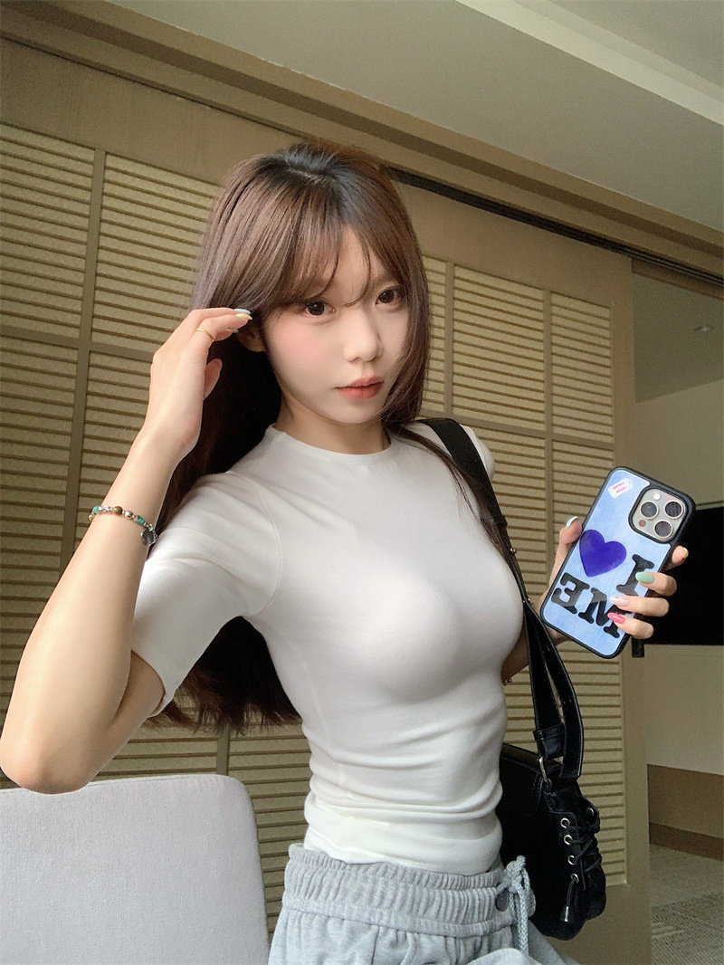 Women's Solid Color Round Neck Half Sleeve Slim Fit T-Shirt for Casual and Travel Use