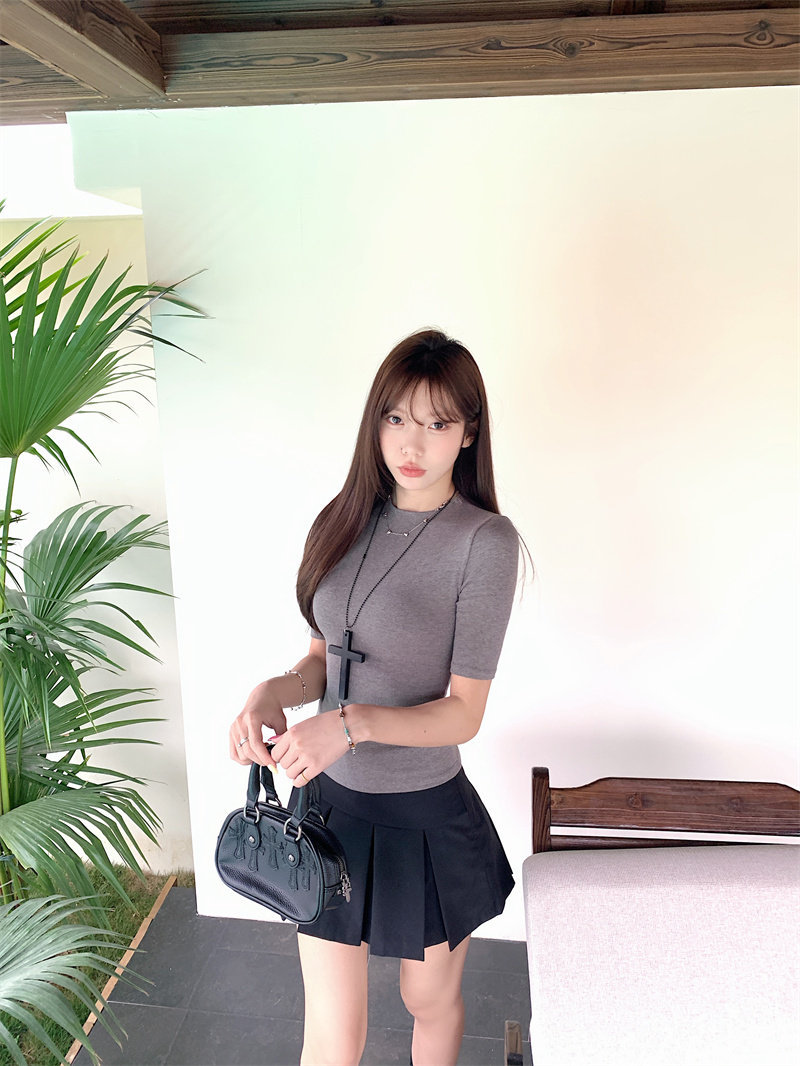 Women's Solid Color Round Neck Half Sleeve Slim Fit T-Shirt for Casual and Travel Use