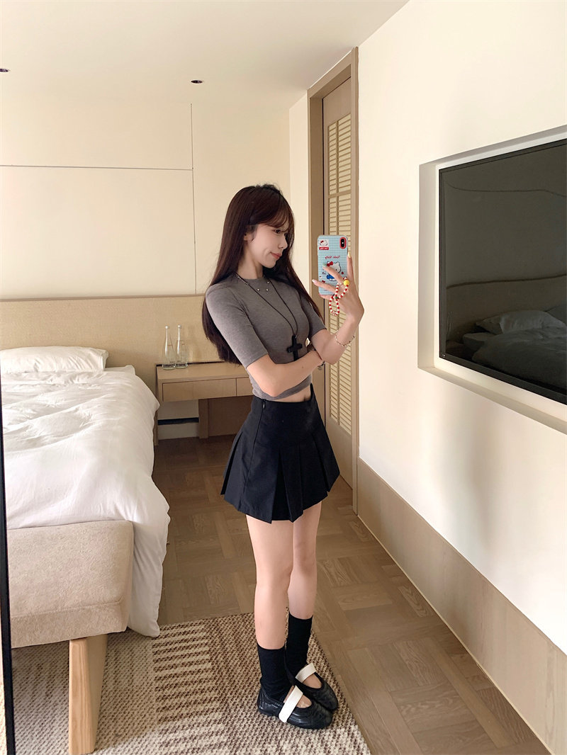 Women's Solid Color Round Neck Half Sleeve Slim Fit T-Shirt for Casual and Travel Use