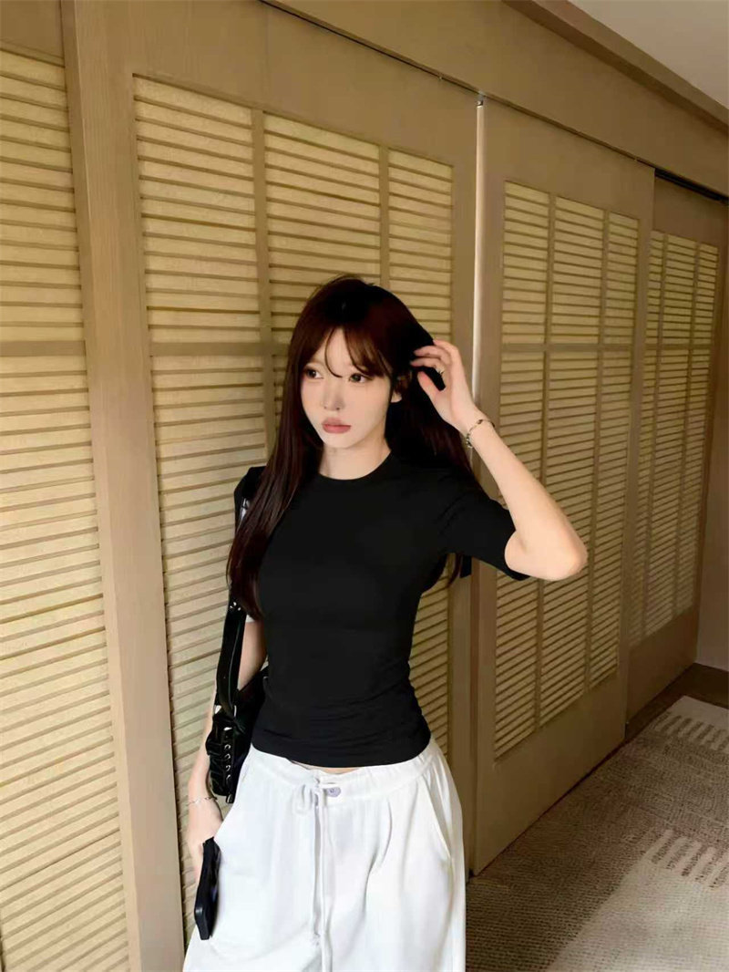 Women's Solid Color Round Neck Half Sleeve Slim Fit T-Shirt for Casual and Travel Use