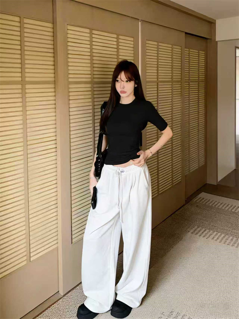 Women's Solid Color Round Neck Half Sleeve Slim Fit T-Shirt for Casual and Travel Use