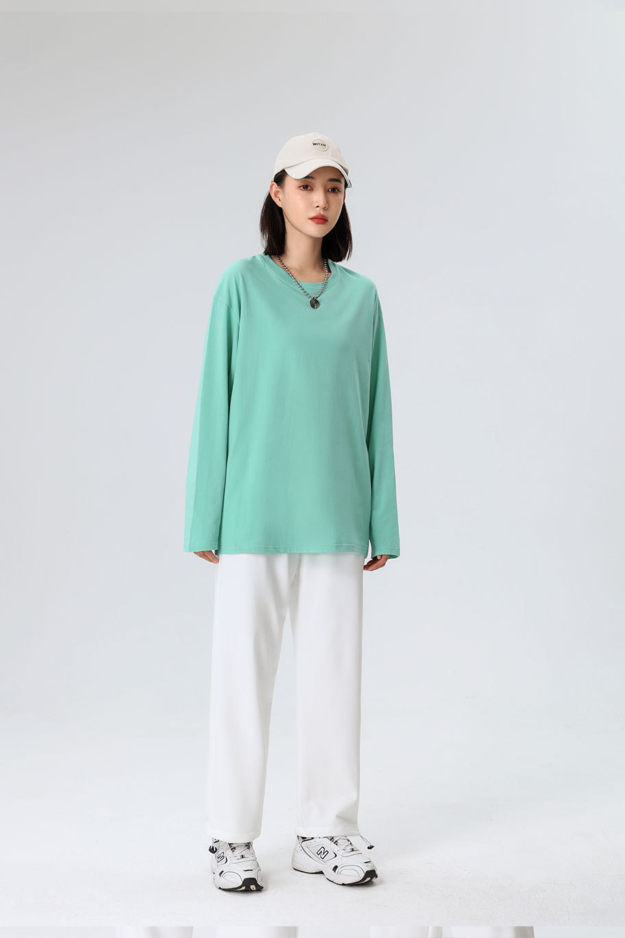 Unisex Cotton Long Sleeve Crewneck T-Shirt, Loose Fit Solid Color Top for Spring and Autumn