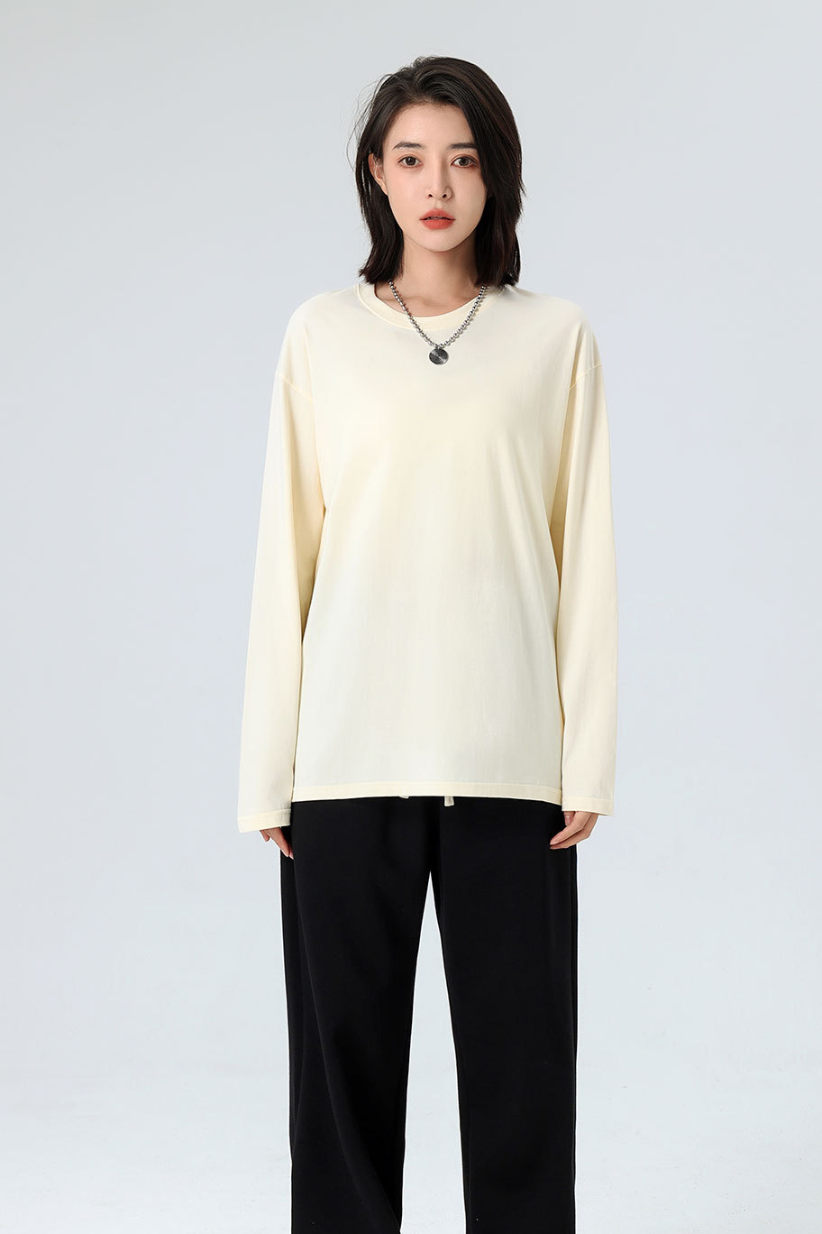Unisex Cotton Long Sleeve Crewneck T-Shirt, Loose Fit Solid Color Top for Spring and Autumn