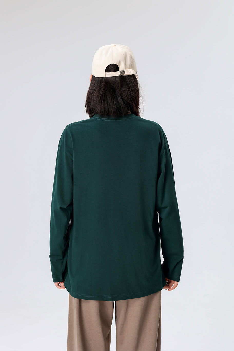 Unisex Cotton Long Sleeve Crewneck T-Shirt, Loose Fit Solid Color Top for Spring and Autumn