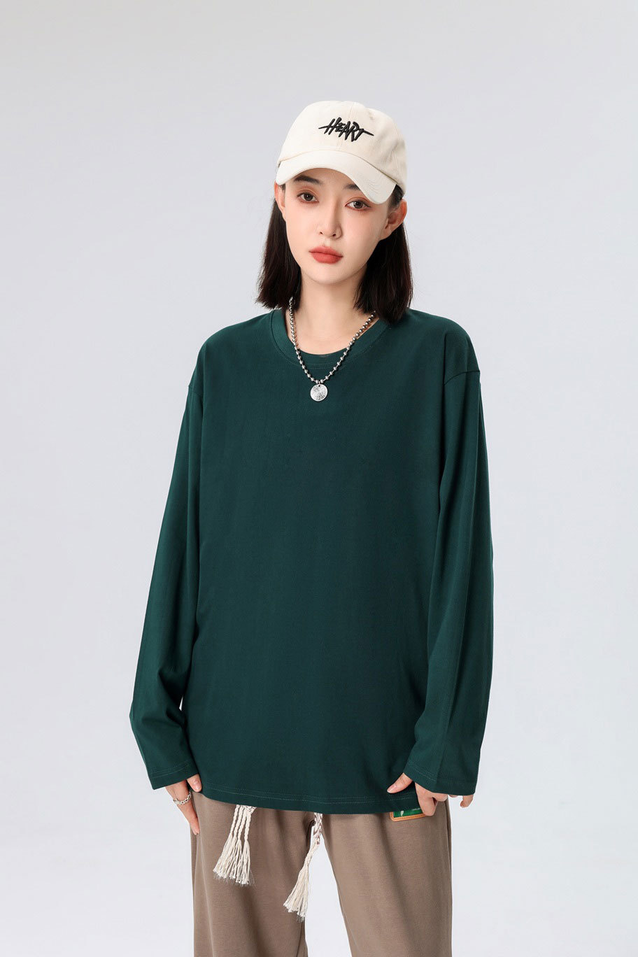 Unisex Cotton Long Sleeve Crewneck T-Shirt, Loose Fit Solid Color Top for Spring and Autumn