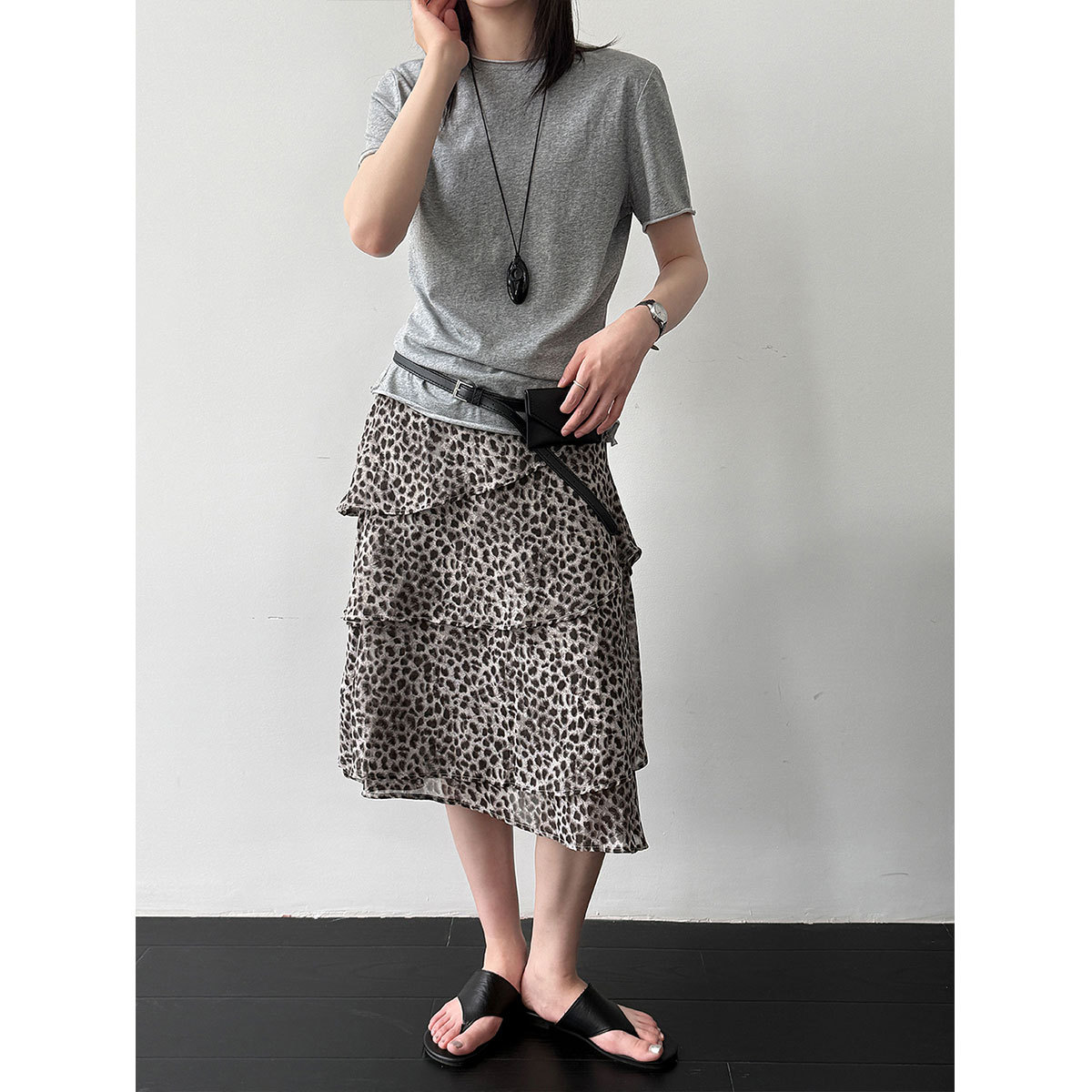 Women Slim Fit Rolled Sleeve Short Sleeve T-Shirt Solid Color Cotton Blend Crew Neck Summer Top
