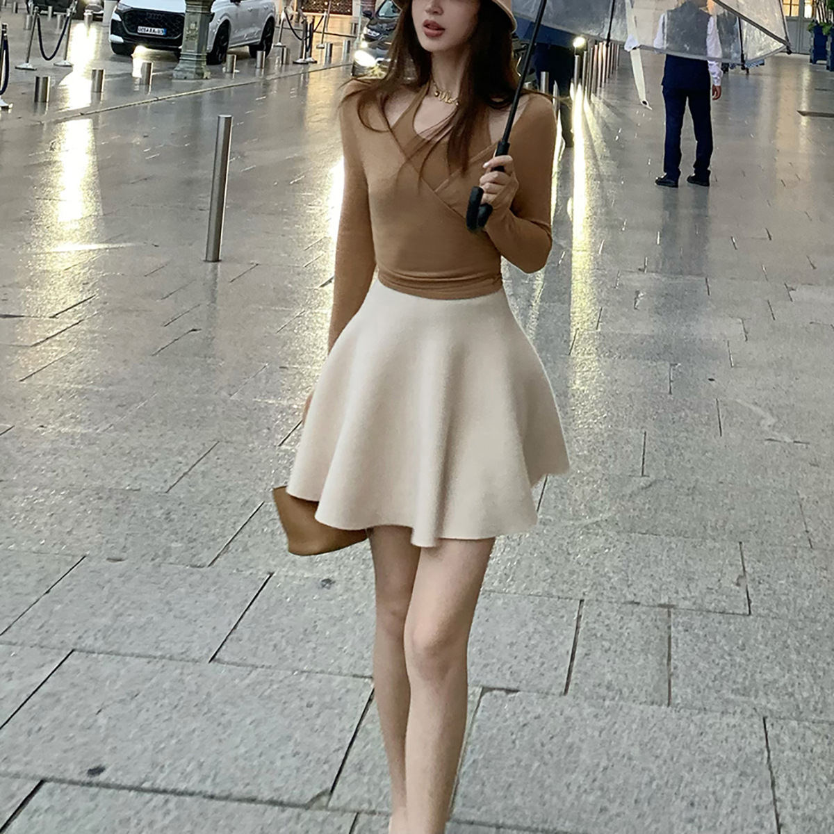 Women Wool A-Line Mini Skirt, Pleated Hepburn Style Commuter Skirt for Fall Winter