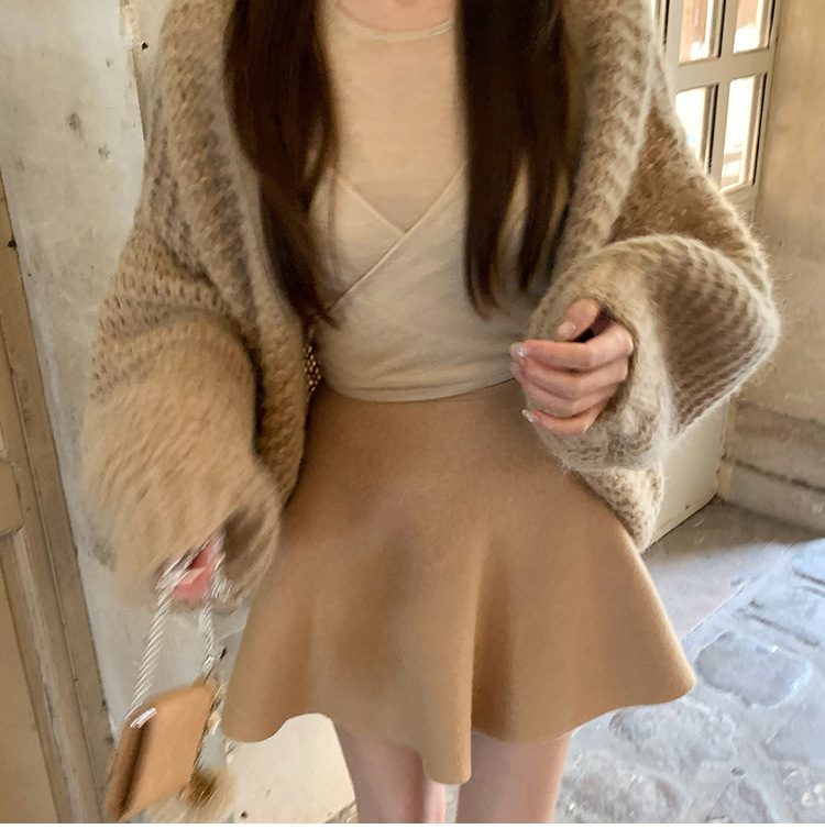 Women Wool A-Line Mini Skirt, Pleated Hepburn Style Commuter Skirt for Fall Winter