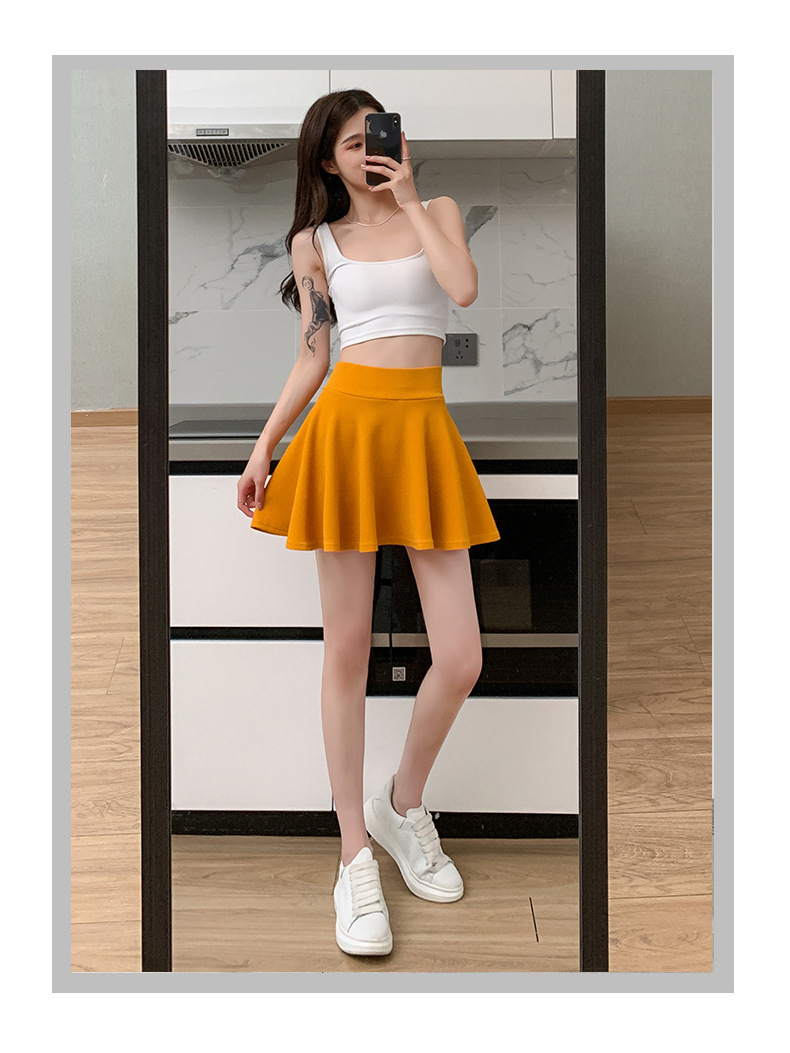 Skirt mini berlipat warna putih untuk wanita, skirt gelembung gaya A-line pinggang tinggi, gaya preppy yang manis.