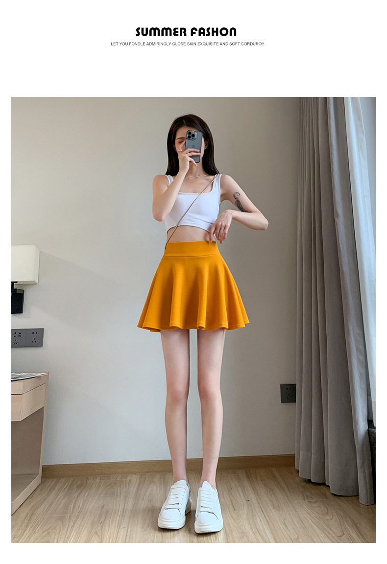 Skirt mini berlipat warna putih untuk wanita, skirt gelembung gaya A-line pinggang tinggi, gaya preppy yang manis.
