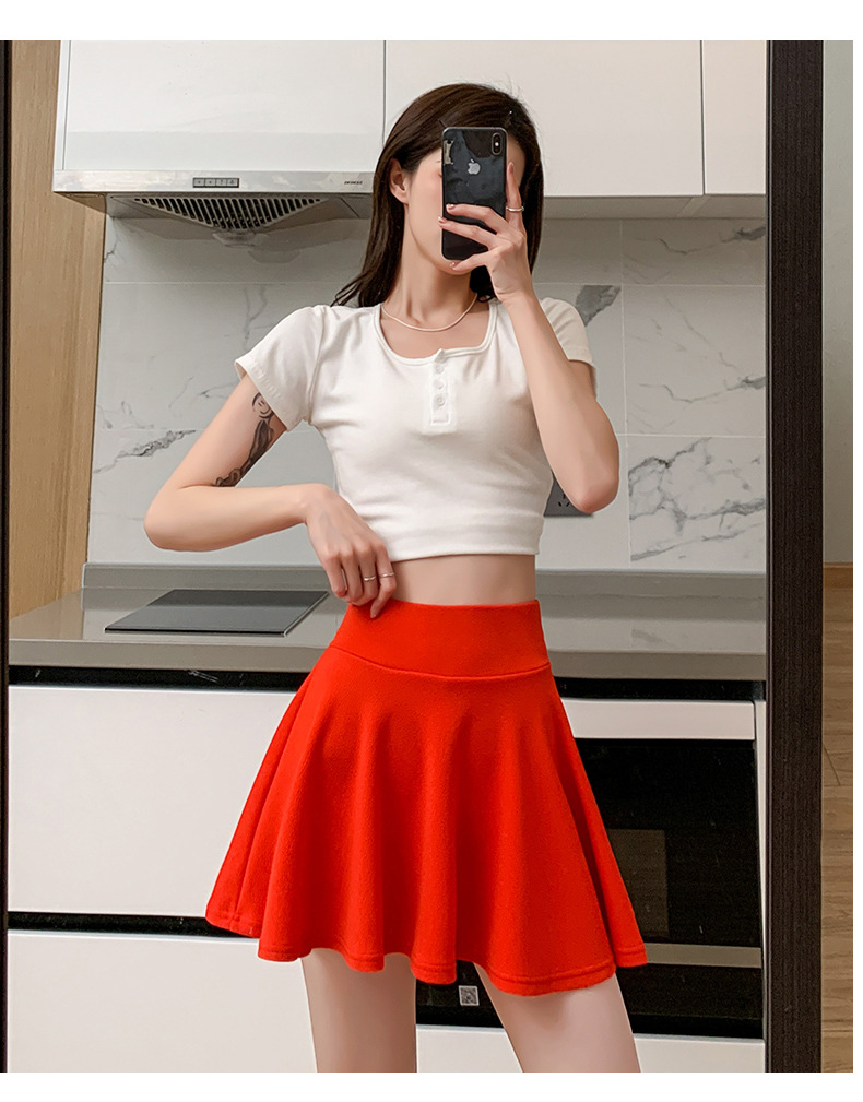 Skirt mini berlipat warna putih untuk wanita, skirt gelembung gaya A-line pinggang tinggi, gaya preppy yang manis.
