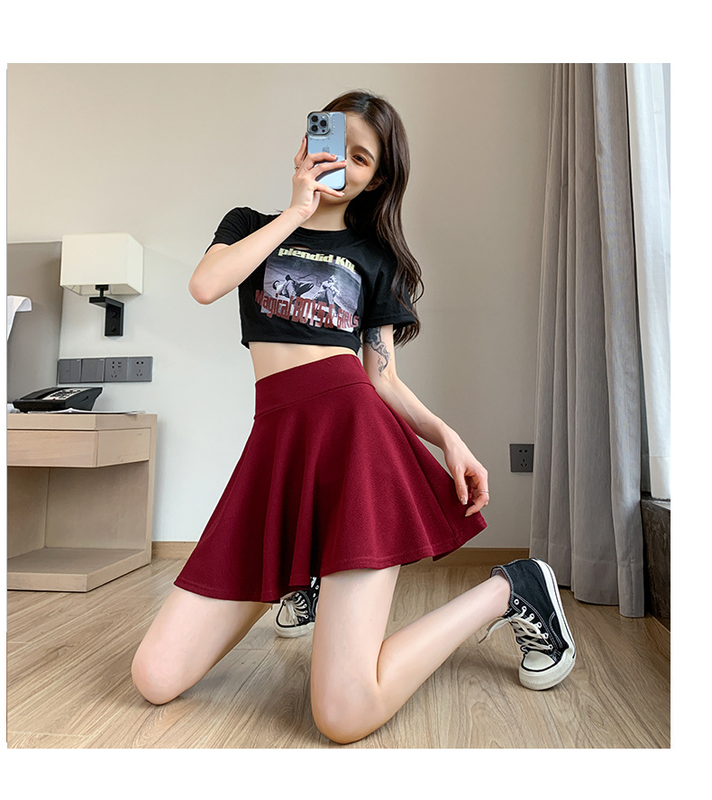 Skirt mini berlipat warna putih untuk wanita, skirt gelembung gaya A-line pinggang tinggi, gaya preppy yang manis.