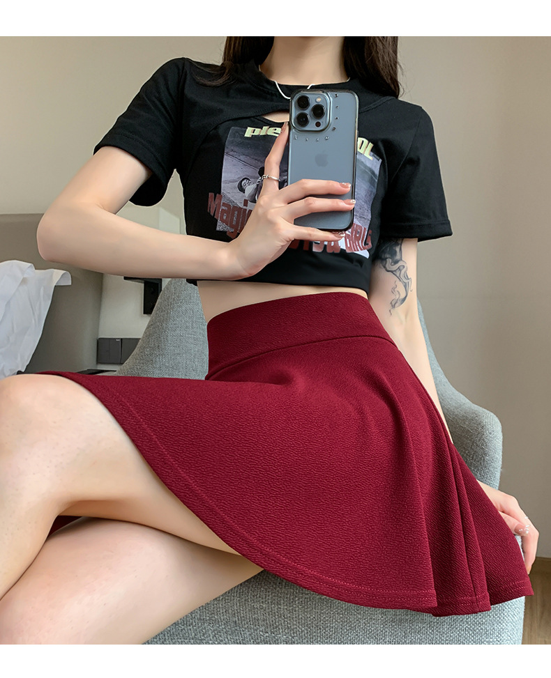 Skirt mini berlipat warna putih untuk wanita, skirt gelembung gaya A-line pinggang tinggi, gaya preppy yang manis.