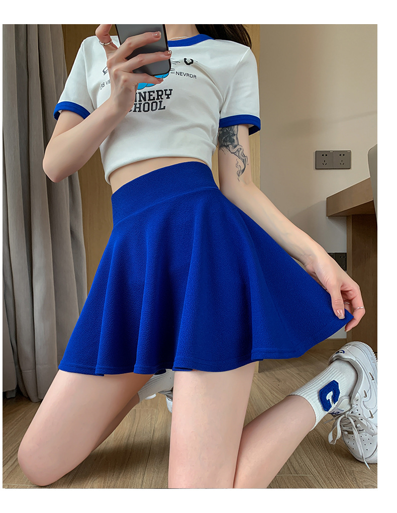 Skirt mini berlipat warna putih untuk wanita, skirt gelembung gaya A-line pinggang tinggi, gaya preppy yang manis.