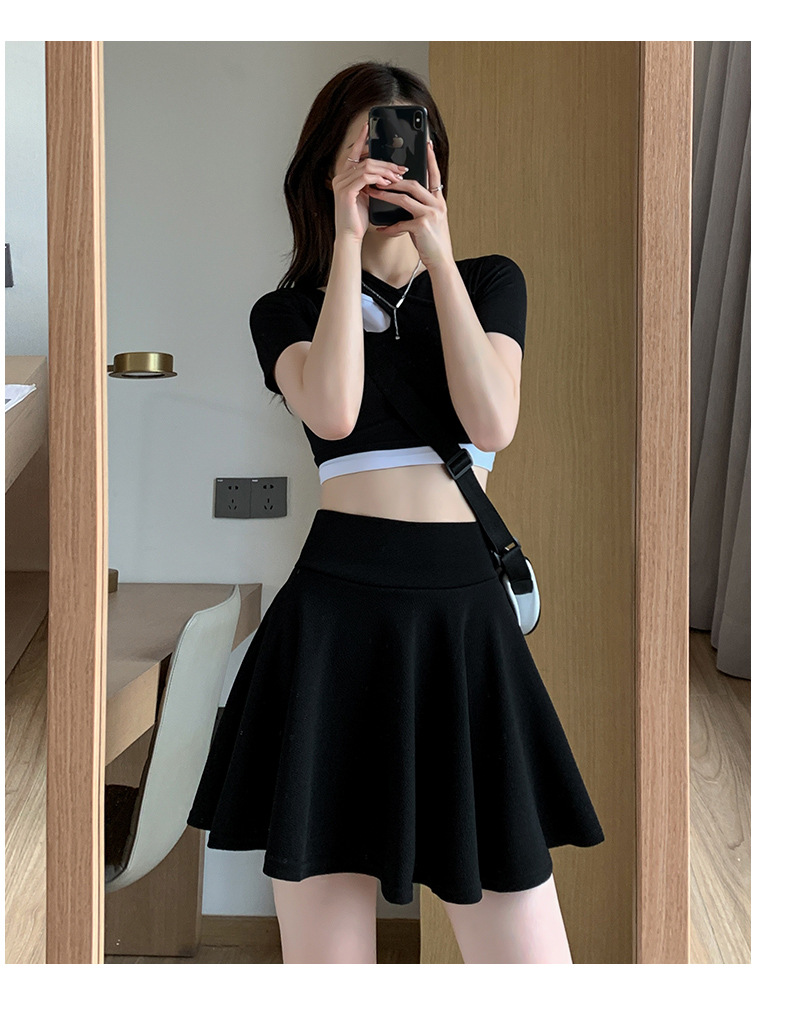 Skirt mini berlipat warna putih untuk wanita, skirt gelembung gaya A-line pinggang tinggi, gaya preppy yang manis.