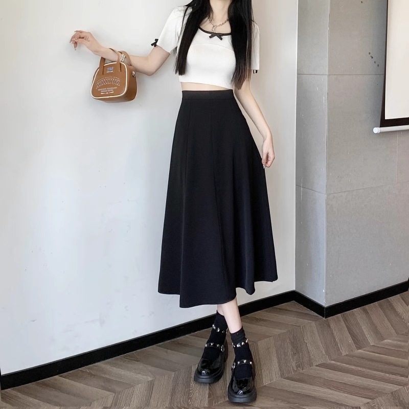 Women's Black High-Waist A-Line Midi Skirt, Solid Polyester Flared Umbrella Skirt for Daily Wear